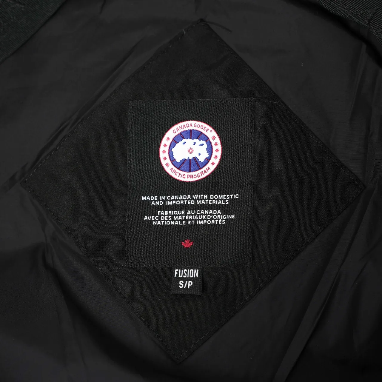 P740 CANADA GOOSE丨Canada Goose 29 New 2048 Hairless Collar Hooded Down Jacket Color: Black Red Label Size: XS-XXL